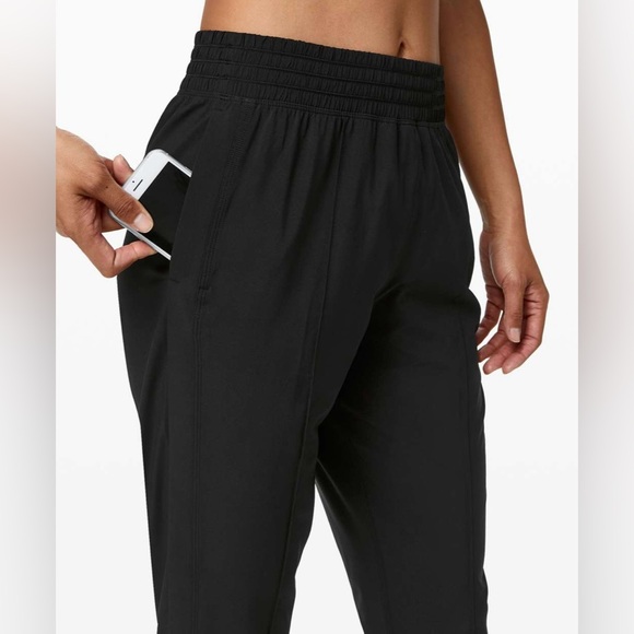 Lululemon wanderer jogger size 4 in black - Picture 4 of 9
